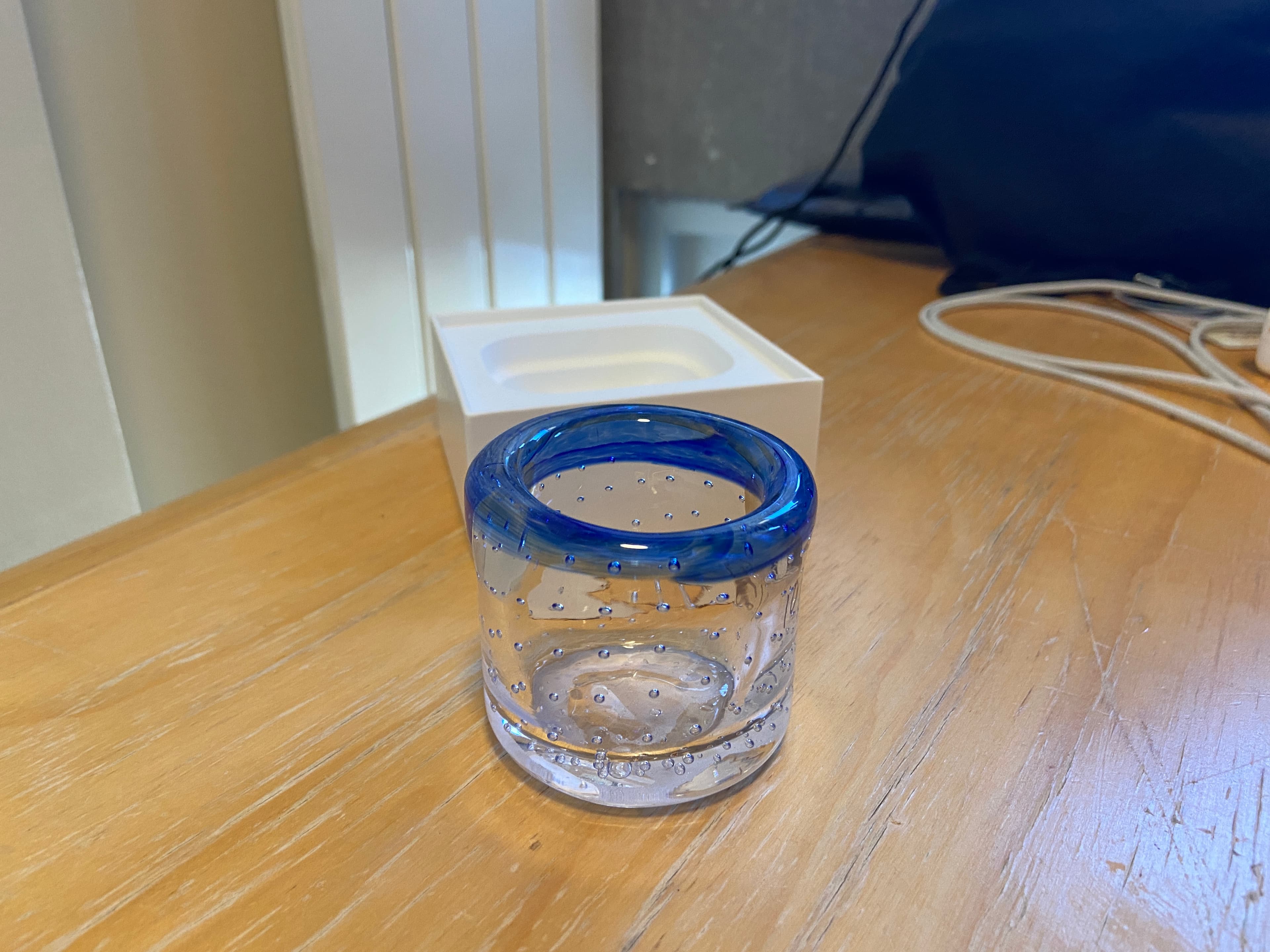 A cup circled with bubbles with a blue lip wrap